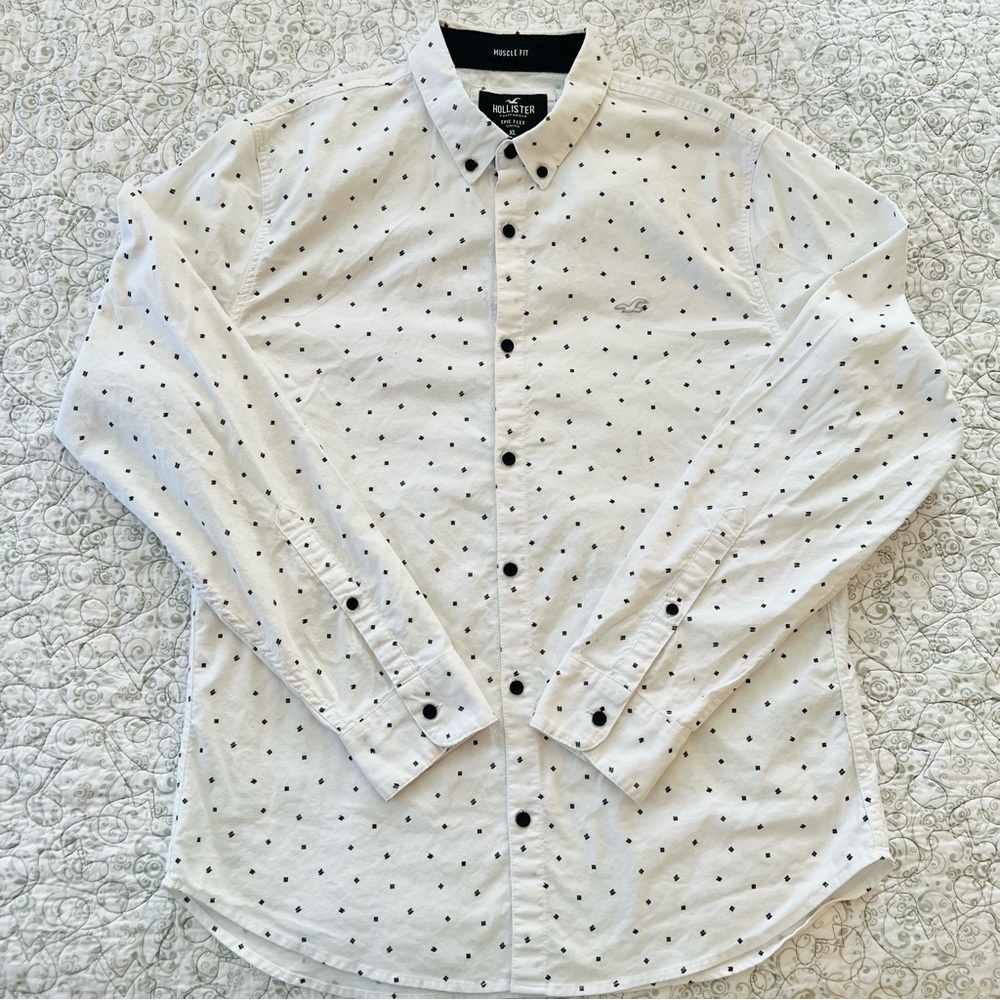 Hollister White Classic Buttondown Shirt with Navy Dots Prepster GQ Classy